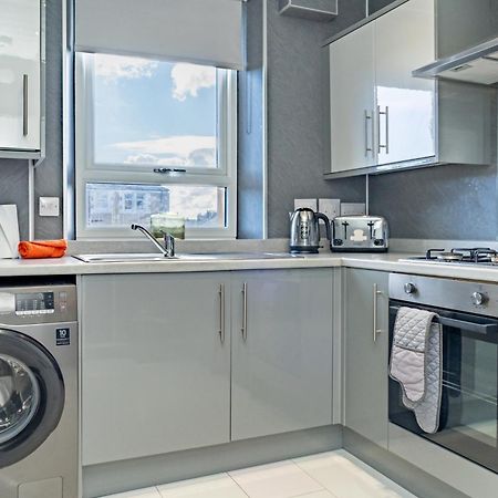 Central Serviced Apartments - 2 Bedroom - Free Street Parking - Fast Wifi - Smart Tvs In All Rooms - Ground Level - Family Neighbourhood - 3 X Double Beds - Heating 24-7 - Trade Stays - Weekly & Monthly Offers Данди Экстерьер фото